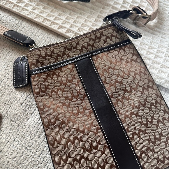 Vintage Coach signature C small crossbody bag back zip pocket Pre Loved - Picture 3 of 7